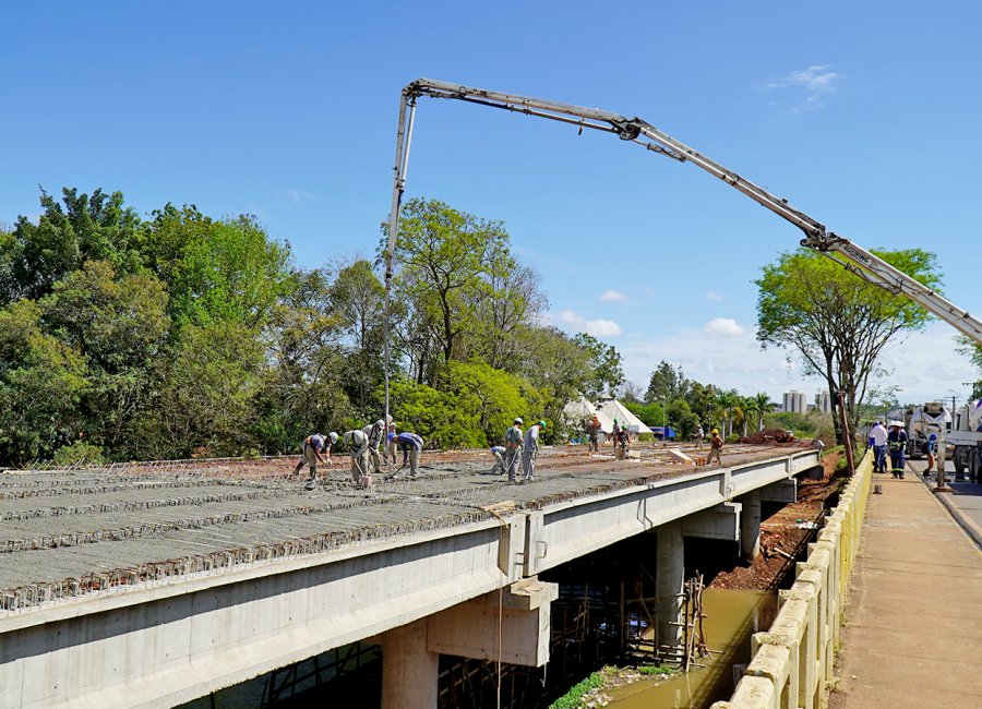 Construção da ponte na Avenida Brasil avança e via será interditada na segunda-feira, 3