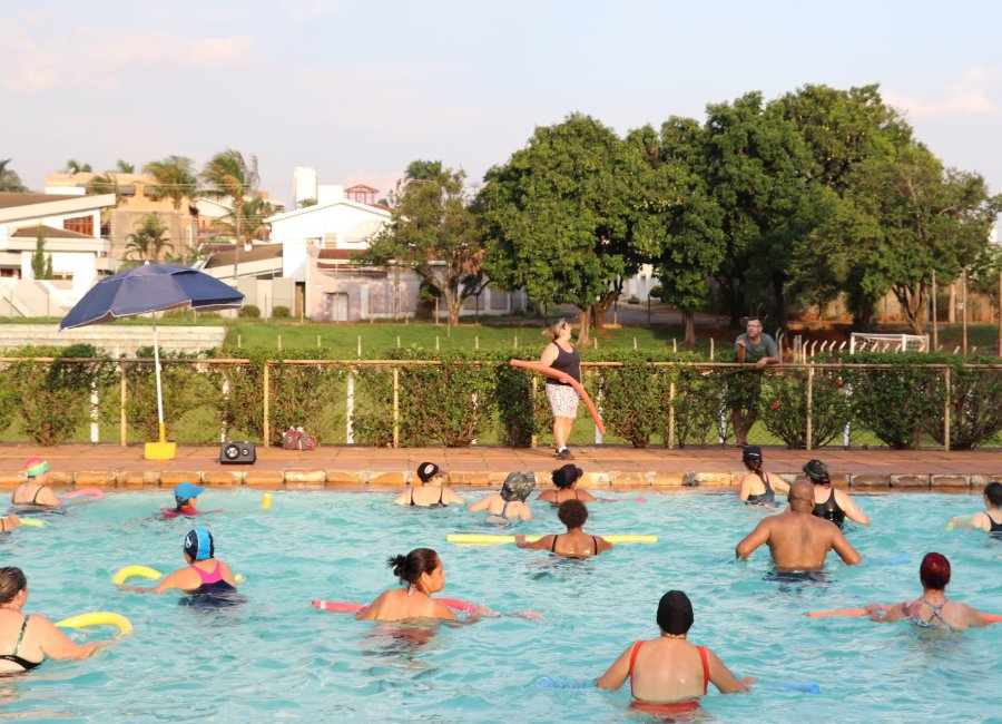 Projeto de Hidroginástica para Todos recomeça em seis centros esportivos de Mogi Guaçu