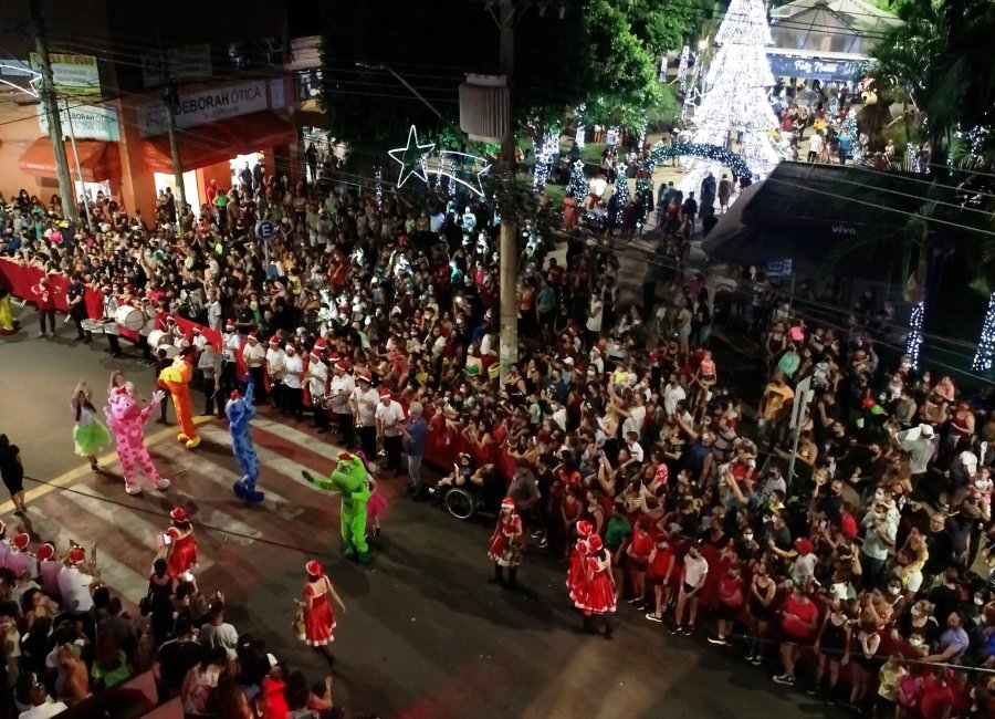Parada de Natal no Recanto dá start para a programação do Natal Encantado 2022