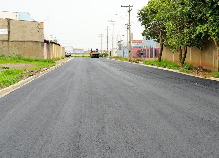 Caruso: Rua Leopoldo Campos Pedrini recebe asfalto novo
