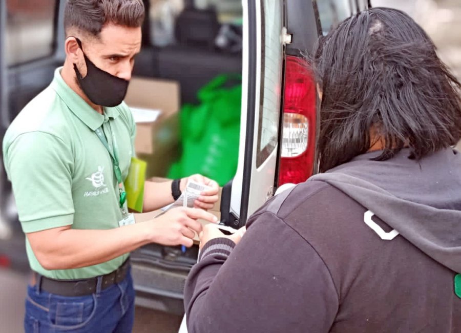 Elektro promove troca de lâmpadas antigas por LED na região do Santa Terezinha