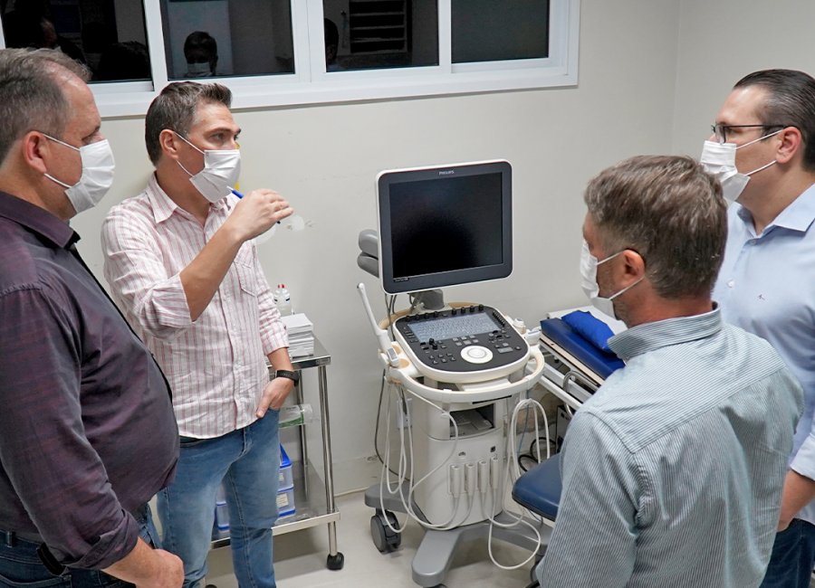 Prefeito, secretário de Saúde e deputado Rafa Zimbaldi visitam Hospital Municipal e AME