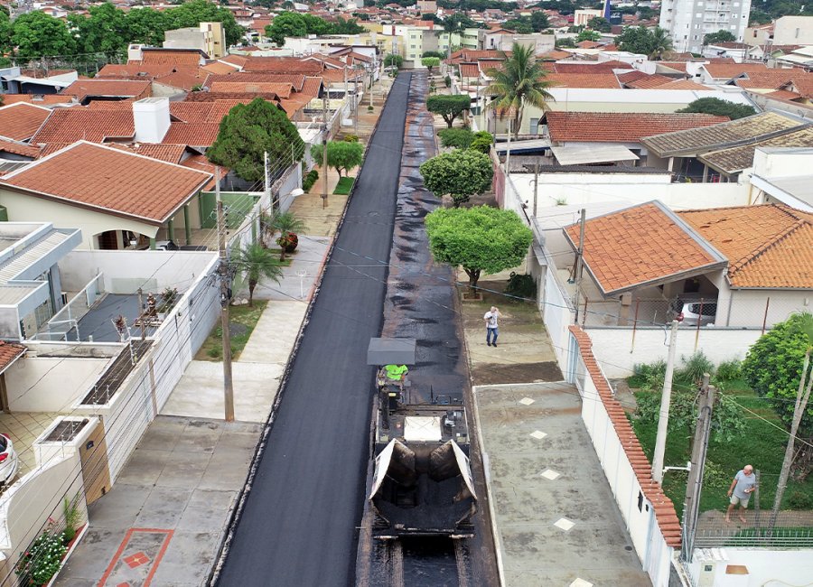 Recapeamento avança e nova sinalização é iniciada 