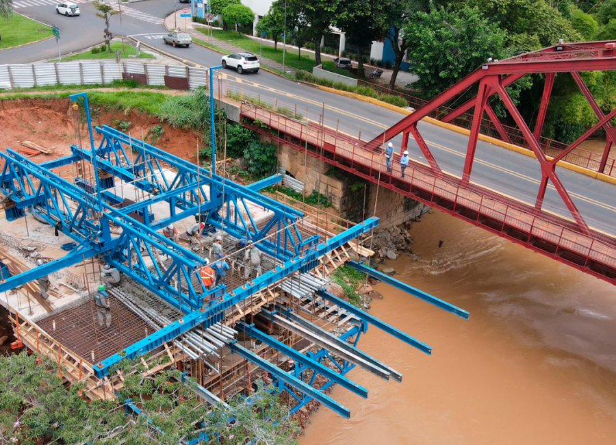 Ponte da Avenida dos Trabalhadores começa a receber concretagem de estrutura do balanço sucessivo