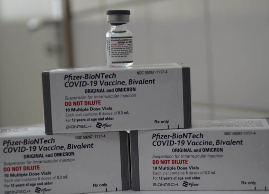 239 doses da Pfizer Bivalente são aplicadas no primeiro dia de imunização de idosos acima de 60 anos