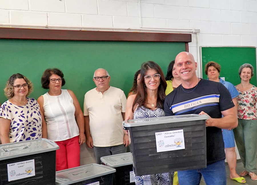 Escolas recebem Kit Ciências da Natureza para desenvolver habilidades com os estudantes da rede municipal