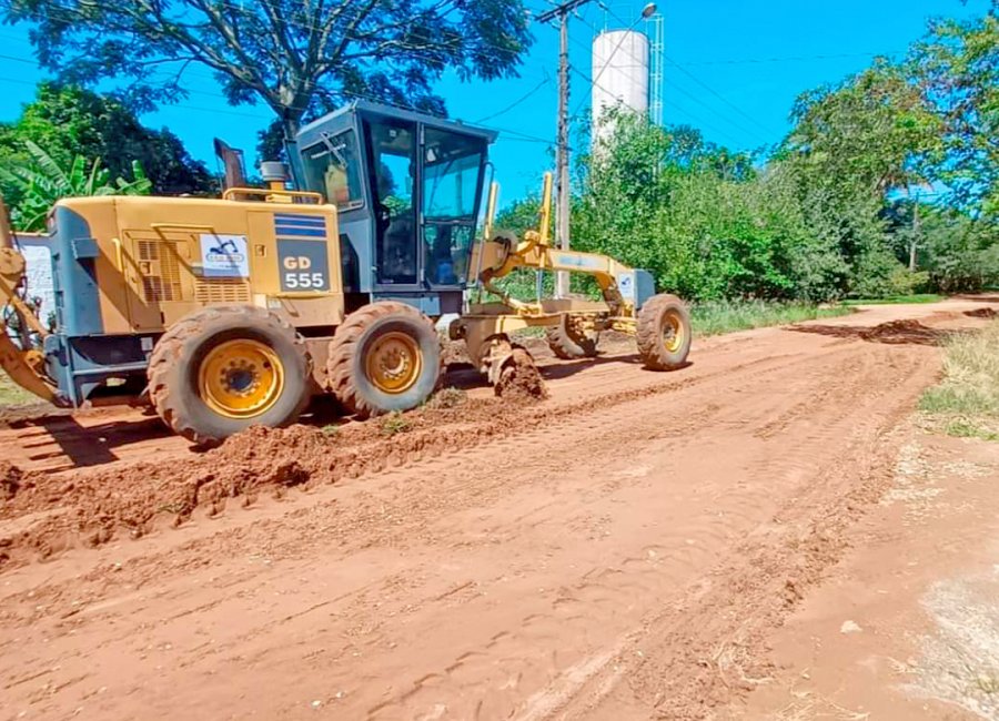 Manutenção das estradas rurais avança com trégua de chuvas; Chácaras Alvorada recebe a equipe na segunda-feira