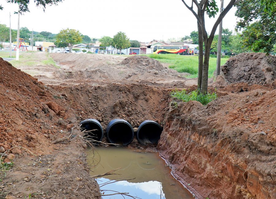 Obras de implantação de nova galeria de águas pluviais avançam na Zona Sul de Mogi Guaçu