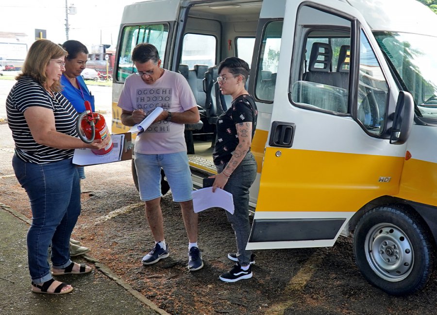 Segurança: vans e ônibus de transporte escolar passam por vistoria