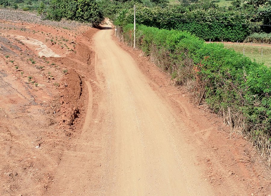 Melhor Caminho: estrada rural que liga Nova Louzã e Roseira recebe manutenção