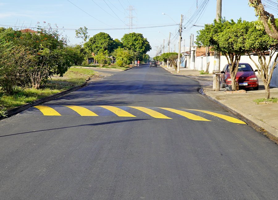 Novo trecho recapeado na Avenida das Torres é sinalizado para segurança dos motoristas