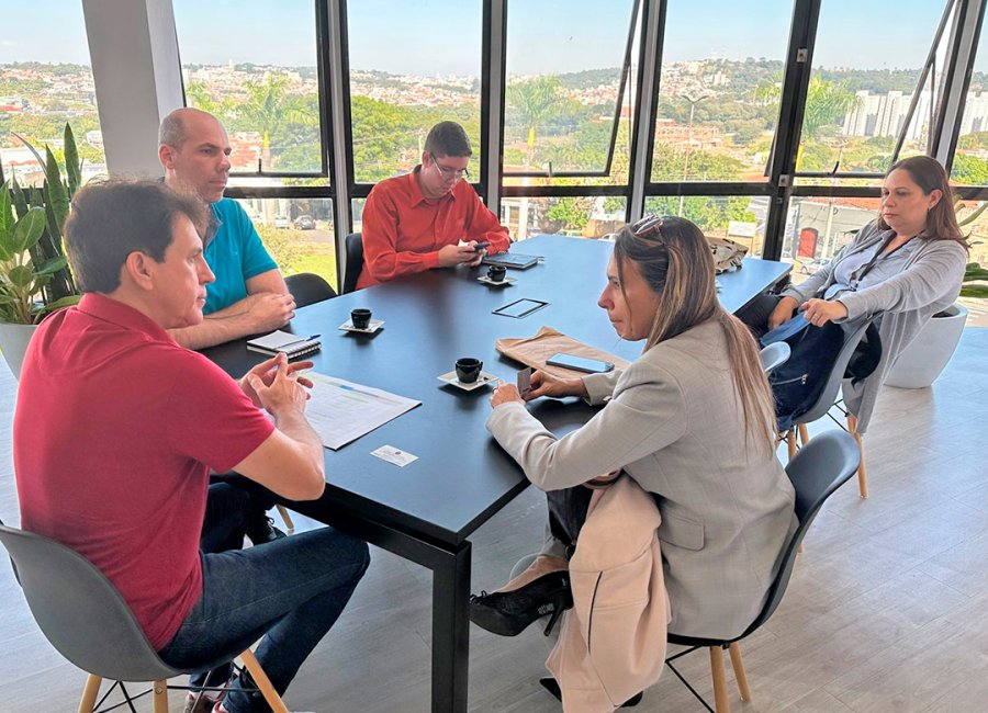 Secretária do Programa Cidade Legal participa de reunião em Mogi Guaçu sobre regularização fundiária