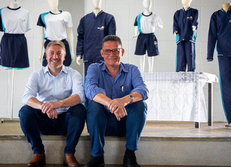 Prefeito apresenta modelo de uniforme escolar para diretores da Rede Municipal