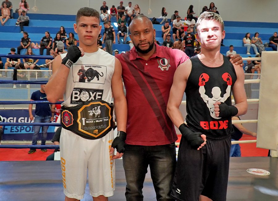 80 atletas participam do 1º Campeonato Guaçuano de Boxe e Muay Thai; evento arrecada 350 kg de alimentos