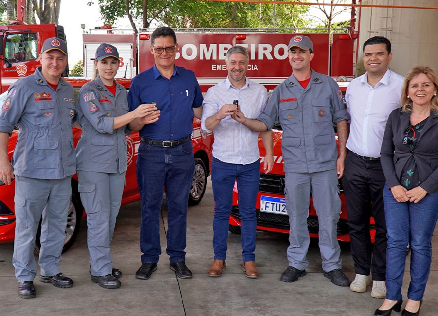 Corpo de Bombeiros de Mogi Guaçu recebe duas novas viaturas para transporte de efetivo