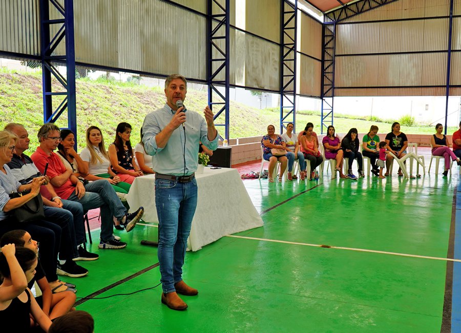 Prefeito visita EMEF Adirce Cenedeze Caveanha e acompanha as melhorias feitas no prédio escolar