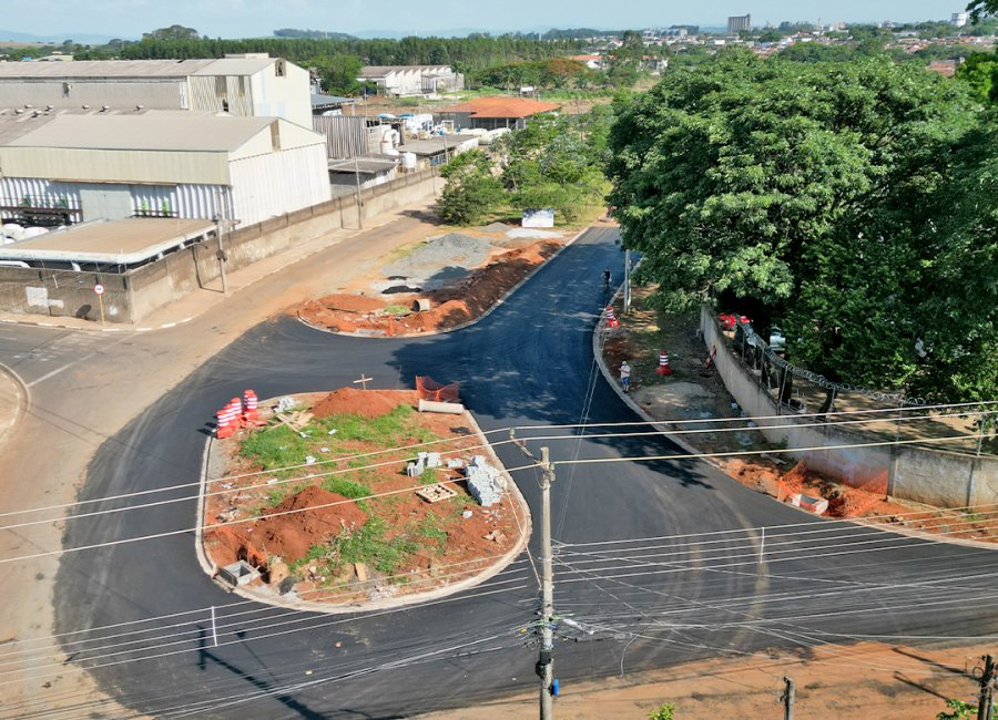 Avenida Honório Orlando Martini recebe serviços de pavimentação asfáltica e ganha nova rotatória