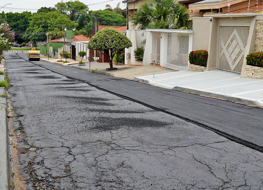 Prefeitura retoma recapeamento asfáltico de 3,2 km de mais oito vias do município