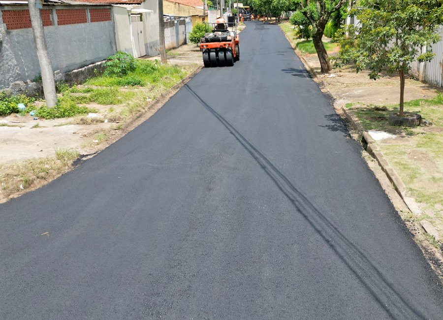 Recapeamento asfáltico é realizado na Avenida Oscar Chiarelli e em ruas da Zona Sul e do Jardim Murilo