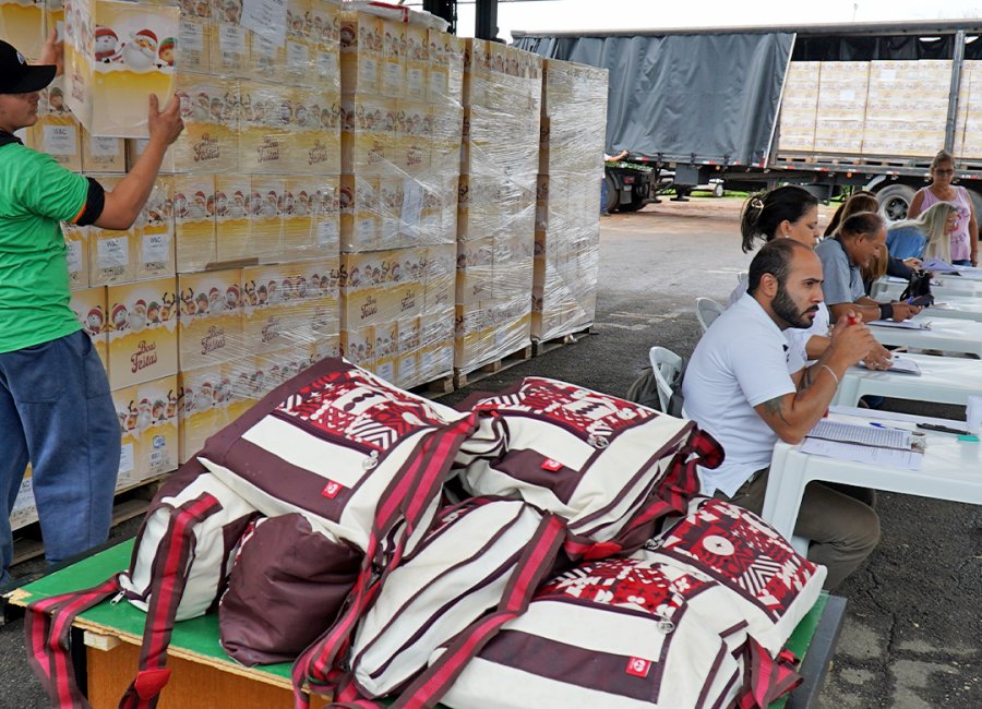 Servidores começam a receber cesta de Natal a partir desta terça-feira