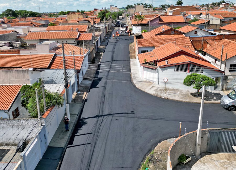 Prefeitura retoma recapeamento de ruas na Zona Leste