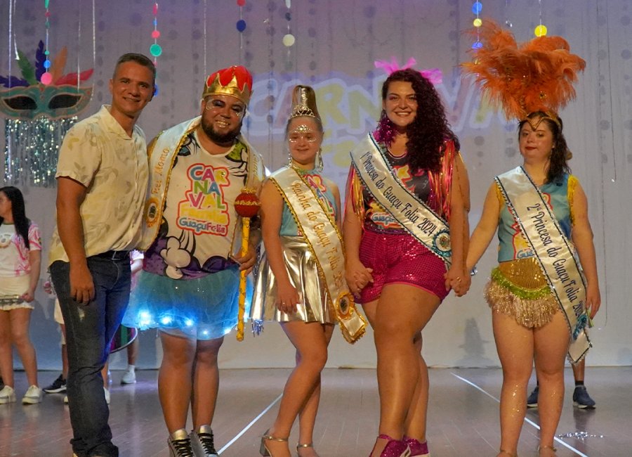 Em noite animada são escolhidos o Rei Momo e a Rainha do Guaçu Folia