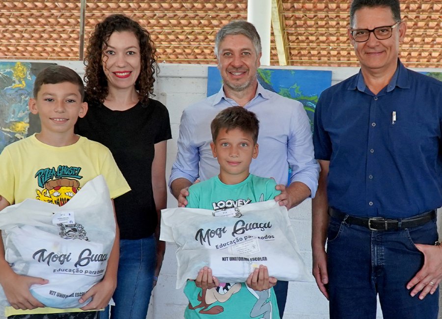 Alunos das 24 Emef’s começam a receber os kits de uniforme escolar