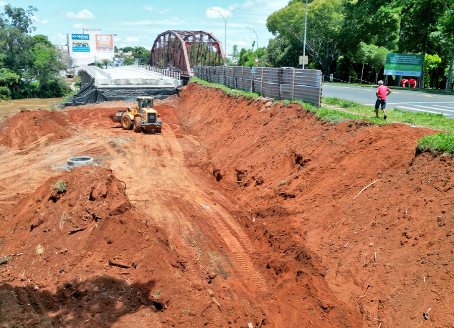 Serviços são realizados nas margens direita e esquerda da nova ponte da Trabalhadores