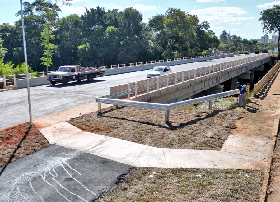 Ajustes finais são feitos na nova ponte da Avenida Brasil antes da inauguração