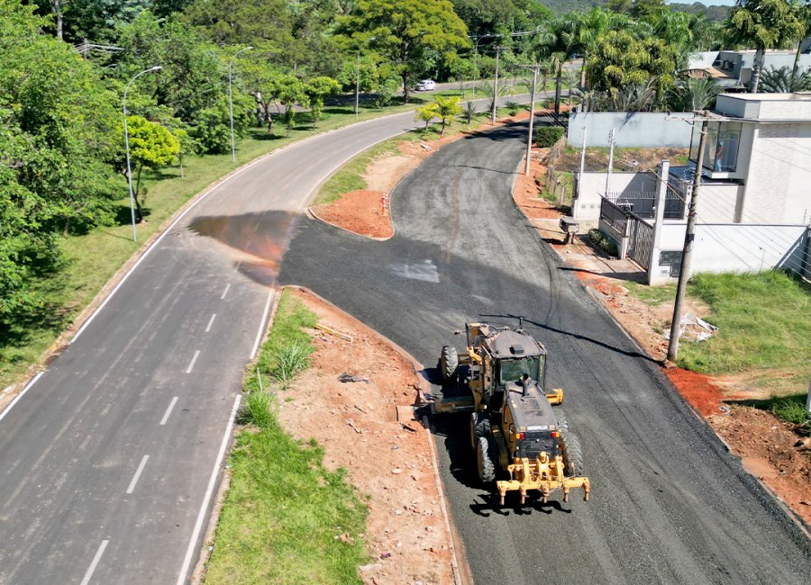 Rua José Bueno Ávila começa a receber pavimentação e via ganha nova alça de acesso