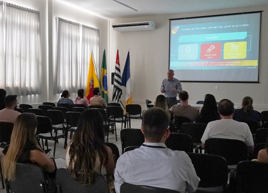 Médicos da atenção básica participam de capacitação com o tema medicações que reduzem hospitalização e mortalidade