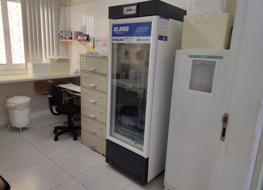 Saúde recebe da Elektro novo refrigerador de vacinas