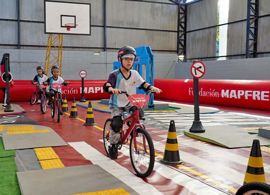 Estudantes do ensino fundamental participam do projeto Na Pista Certa
