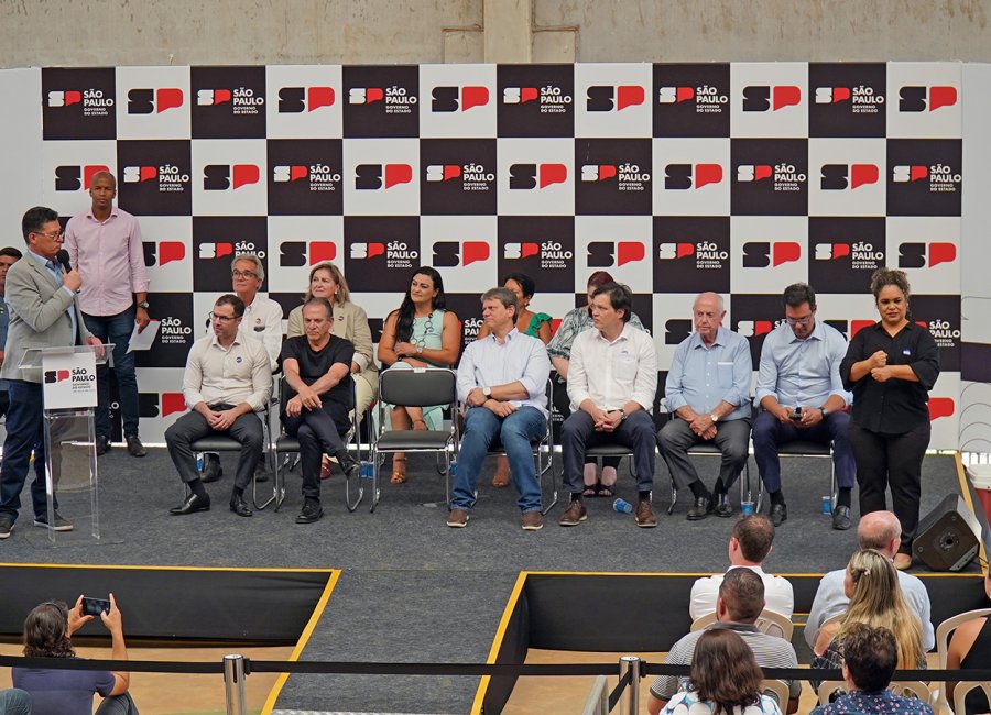 Em visita ao Guaçu, Tarcísio inaugura com Tuckumantel nova escola de Martinho Prado