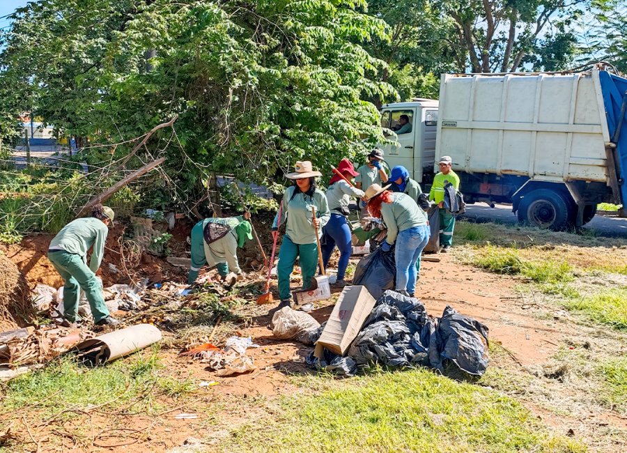 Mutirão de combate à dengue atinge 13 bairros da cidade