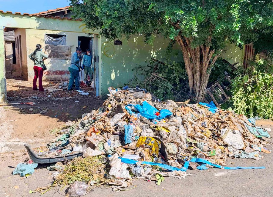 Imóvel no Jardim Fantinato é limpo após notificação e multa ao proprietário