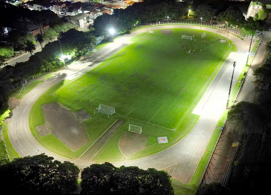  Pista de atletismo do Furno tem nova iluminação em LED