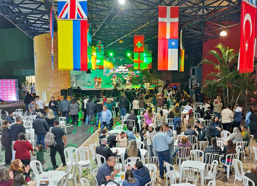 Três mil pessoas prestigiam a 4ª Festa das Nações; evento coroou Evelyn Oliveira como Rainha desta edição