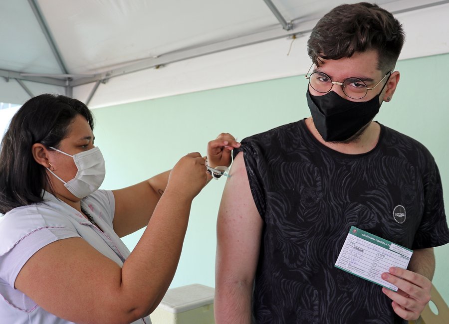 Saúde realiza amanhã novo agendamento de vacina para maiores de 18 anos