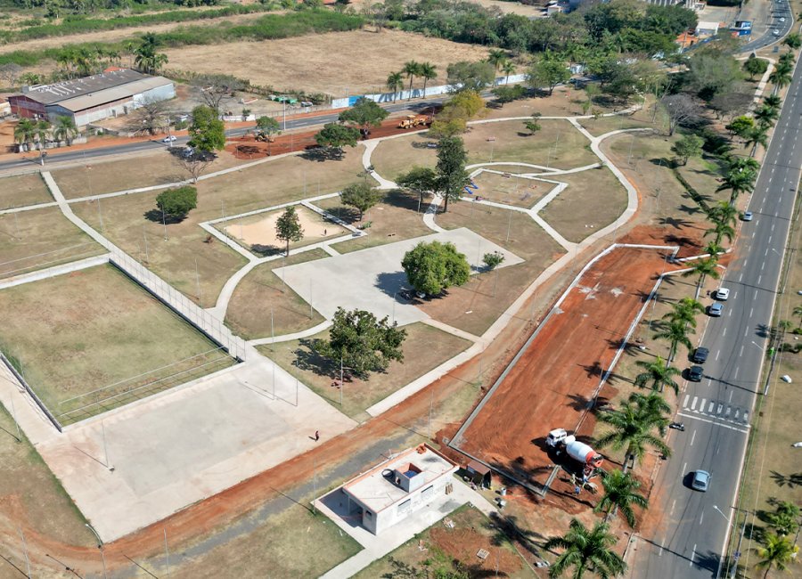 Campo do TG: Área de lazer recebe instalações de guias do estacionamento e demarcação de solo da ciclovia