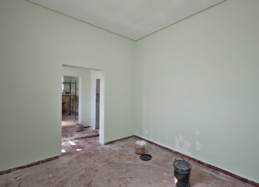 Prédio da antiga cadeia recebe serviços de pintura interna e de revestimento e piso nos sanitários