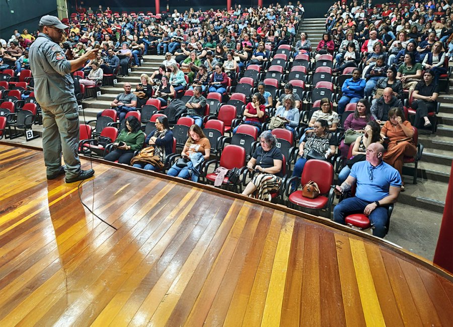 Profissionais do ensino fundamental passam por formação em primeiros socorros