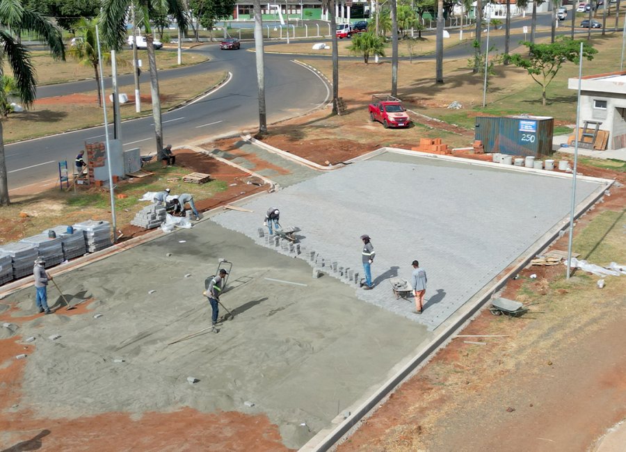 Estacionamento do Campo do TG começa a receber novo piso intertravado