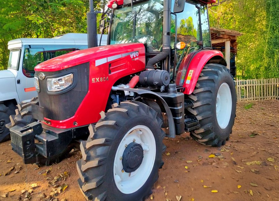 Novo trator cabinado chega para fortalecer a agricultura familiar do município 