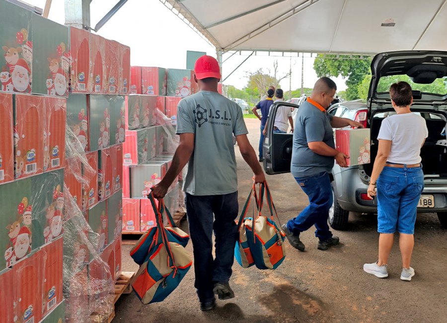 Servidores começam a receber cestas de Natal nesta segunda-feira, no Furno