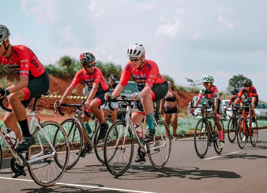 Finais do vôlei adulto acontecem hoje, no Furno; final de semana terá ciclismo, tênis e natação