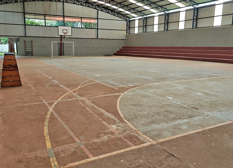 Quadras de três escolas municipais passam por modernização e recebem novo piso 