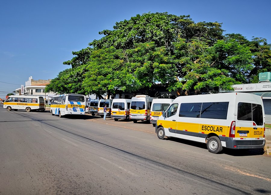 Vans do transporte escolar municipal passam por vistoria de segurança