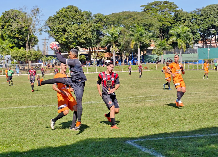 Paulista enfrenta o LA 12 na primeira semifinal do Amador de Mogi Guaçu