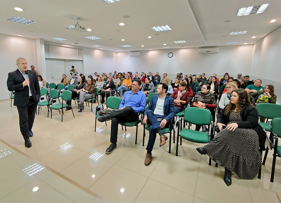 Prefeitura promove palestra para servidores sobre as novidades da gestão pública no Brasil